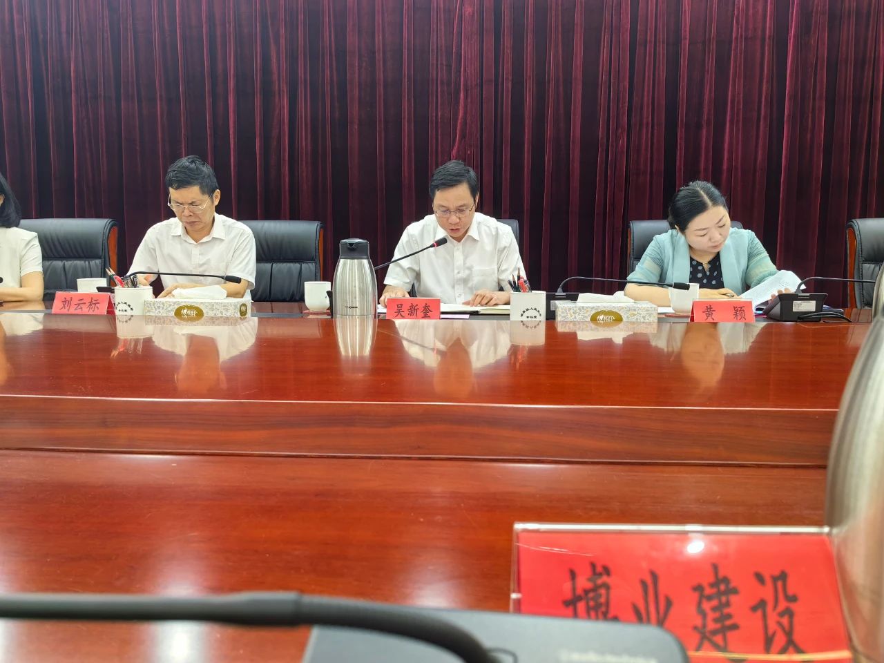 E:\lys\工作\綜合部\公司重大活動(dòng)、新聞\2023.09.14 董事長(zhǎng)參加湖里區(qū)民營(yíng)企業(yè)家座談會(huì)\230918101756.jpg